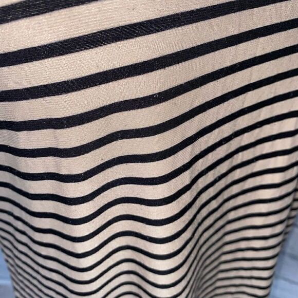 Belah & Codey women M scoopneck stripe top w/decorative shoulder buttons - Picture 4 of 12